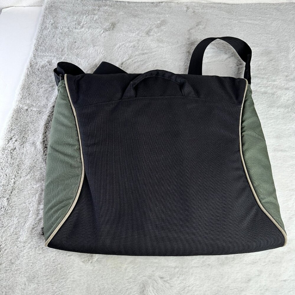 Crumpler McBain's Baby XL Laptop Camera Shoulder Cross Bag Green Black Strap - Picture 10 of 10